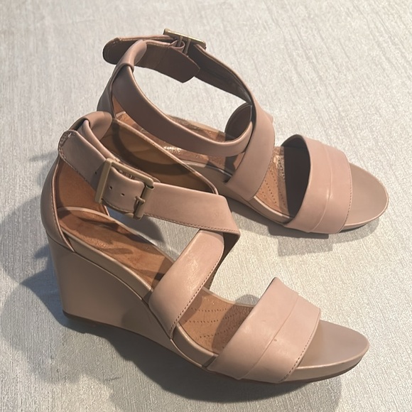 Clark’s ‘Acina’ Newport Women’s Leather Heeled Wedges Tan/Baby Pink color Sz 7.5 - Picture 3 of 11